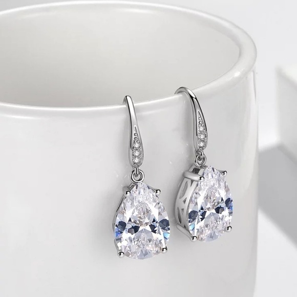 925 sterling silver white sapphire teardrop earrings - Picture 1 of 4